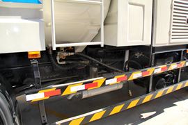 东风柳汽底盘&nbsp;清洗车底盘图片