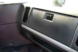 乘龙M5&nbsp;自卸车驾驶室                                               图片