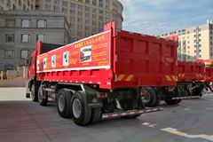 东风柳汽 乘龙M5 320马力 8X4 6.8米自卸车(LZ3317M5FA)