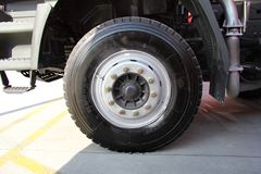 东风柳汽 乘龙M5 320马力 8X4 6.8米自卸车(LZ3317M5FA)