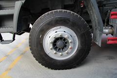 东风柳汽 乘龙M5 310马力 6X4 5.6米自卸车(LZ3258M5DA)