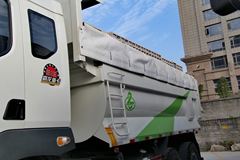 东风柳汽 乘龙M5 310马力 6X4 5.6米自卸车(LZ3258M5DA)
