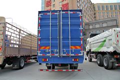 东风柳汽 乘龙M3中卡 160马力 4X2 6.8米厢式载货车(LZ5121XXYRAPA)