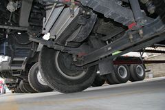 东风柳汽 乘龙M3中卡 160马力 4X2 6.8米厢式载货车(LZ5121XXYRAPA)