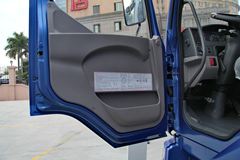 东风柳汽 乘龙M3中卡 140马力 4X2 6.2米厢式载货车(LZ5121XXYRAPA)