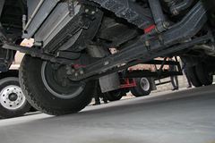 东风柳汽 乘龙M3中卡 140马力 4X2 6.2米厢式载货车(LZ5121XXYRAPA)