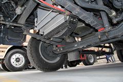 东风柳汽 乘龙M3中卡 140马力 4X2 6.2米厢式载货车(LZ5121XXYRAPA)
