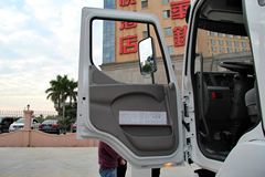 东风柳汽 乘龙M5重卡 270马力 6X2 9.6米排半厢式载货车(LZ5200XXYM5CA)