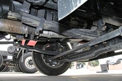 东风柳汽 乘龙M5重卡 270马力 6X2 9.6米排半厢式载货车(LZ5200XXYM5CA)
