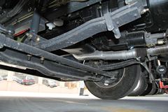 东风柳汽 乘龙M5重卡 270马力 6X2 9.6米排半厢式载货车(LZ5200XXYM5CA)