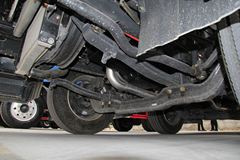 东风柳汽 乘龙M5重卡 270马力 6X2 9.6米排半厢式载货车(LZ5200XXYM5CA)