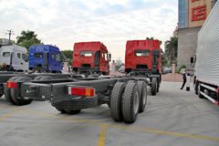 东风柳汽 乘龙M5重卡 385马力 8X4 9.6米排半仓栅式载货车底盘(LZ5312CCYM5FA)