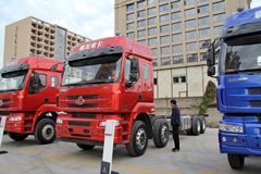 东风柳汽 乘龙M5重卡 315马力 8X4 9.6米排半厢式载货车底盘(LZ5311XXYQELA)