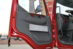 东风柳汽 乘龙M5重卡 315马力 8X4 9.6米排半厢式载货车底盘(LZ5311XXYQELA)