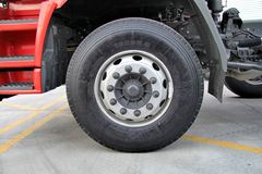 东风柳汽 乘龙M5重卡 315马力 8X4 9.6米排半厢式载货车底盘(LZ5311XXYQELA)