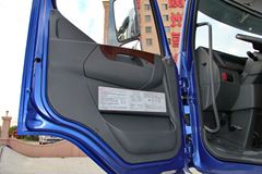 东风柳汽 乘龙M5重卡 320马力 8X4 9.6米排半仓栅式载货车底盘(LZ5311CCYM5FA)