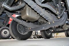 东风柳汽 乘龙M5重卡 320马力 8X4 9.6米排半仓栅式载货车底盘(LZ5311CCYM5FA)