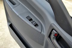 江淮帅铃 威司达W530中卡 160马力 4X2 6.8米排半厢式载货车底盘(HFC5162XXYP70K1E1)