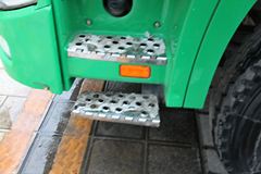 华菱 汉马重卡 345马力 6X4 5.6米自卸车(新型渣土车)(HN3251B34C9M4)
