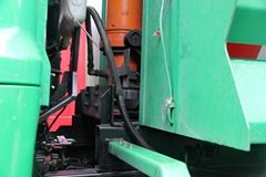 华菱 汉马重卡 345马力 6X4 5.6米自卸车(新型渣土车)(HN3251B34C9M4)
