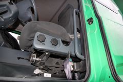 华菱 星凯马重卡 350马力 6X4 5.8米自卸车(新型渣土车)(HN3251B34C9M4)