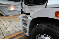 华菱 汉马重卡 345马力 4X2牵引车(HN4182A31C4M4)