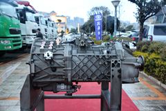 汉马14S OR 2250 14挡 手动挡变速箱