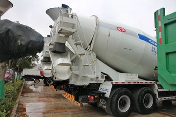 华菱底盘&nbsp;混凝土搅拌车外观                                                图片