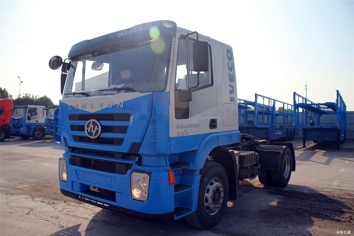 上汽红岩 杰狮M100重卡 290马力 4X2牵引车