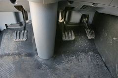 上汽红岩 杰狮M100重卡 290马力 4X2牵引车(CQ4185HMG361)