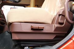 重汽王牌 W5G重卡 340马力 8X4 9.4米仓栅式载货车(CDW5310CCYA1T4)