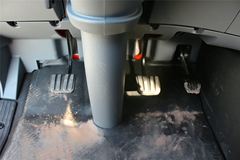 上汽红岩 杰狮M100重卡 290马力 6X2牵引车(CQ4255HTG273C)