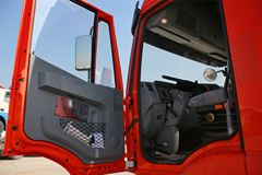 上汽红岩 杰狮M100重卡 290马力 6X2牵引车(CQ4255HTG273C)