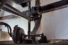 上汽红岩 杰狮M100重卡 290马力 6X2牵引车(CQ4255HTG273C)