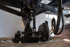 上汽红岩 杰狮M100重卡 290马力 6X2牵引车(CQ4255HTG273C)