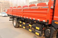 东风 多利卡D9中卡 160马力 4X2 6.8米栏板载货车(东风 康明斯)(DFA1161L10D7)