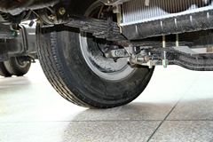 福田 欧马可3系 143马力 3360轴距排半轻卡底盘(BJ1049V9PEA-FA)