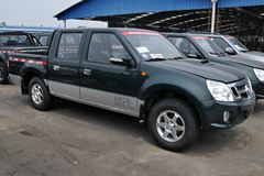 福田 萨普V 标准版 2.0L柴油 129马力 两驱 双排皮卡