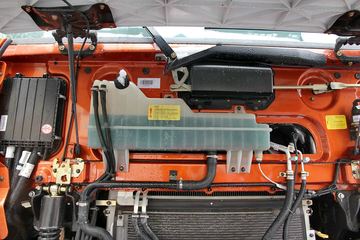 ���Ͽ��� U260�ؿ� 260���� 6X2 LNG 9.4����ʽ�ػ���(SQR5252XXYN5T2)ͼƬ