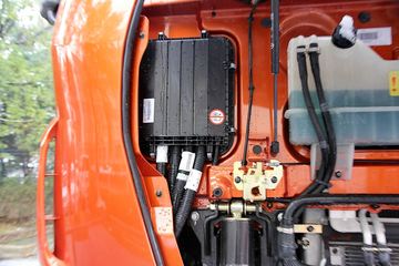 ���Ͽ��� U260�ؿ� 260���� 6X2 LNG 9.4����ʽ�ػ���(SQR5252XXYN5T2)ͼƬ