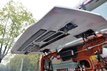 ���Ͽ��� U260�ؿ� 260���� 6X2 LNG 9.4����ʽ�ػ���(SQR5252XXYN5T2)ͼƬ