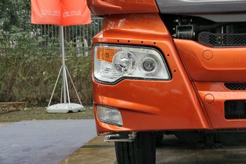 ���Ͽ��� U260�ؿ� 260���� 6X2 LNG 9.4����ʽ�ػ���(SQR5252XXYN5T2)ͼƬ