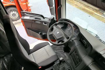 ���Ͽ��� U260�ؿ� 260���� 6X2 LNG 9.4����ʽ�ػ���(SQR5252XXYN5T2)ͼƬ