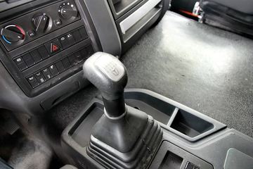 ���Ͽ��� U260�ؿ� 260���� 6X2 LNG 9.4����ʽ�ػ���(SQR5252XXYN5T2)ͼƬ