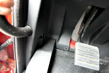 ���Ͽ��� U260�ؿ� 260���� 6X2 LNG 9.4����ʽ�ػ���(SQR5252XXYN5T2)ͼƬ