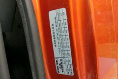 联合卡车 U260重卡 260马力 6X2 LNG 9.4米厢式载货车(SQR5252XXYN5T2)