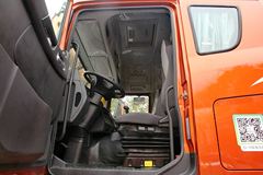 联合卡车 U260重卡 260马力 6X2 LNG 9.4米厢式载货车(SQR5252XXYN5T2)