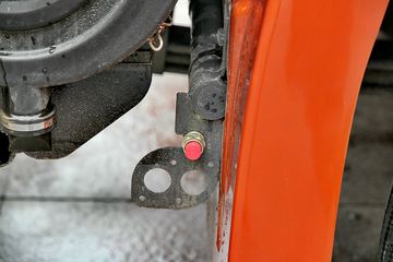 ���Ͽ��� U260�ؿ� 260���� 6X2 LNG 9.4����ʽ�ػ���(SQR5252XXYN5T2)ͼƬ