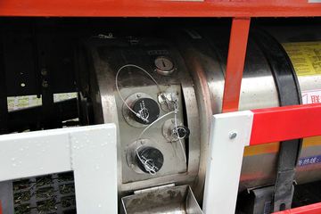 ���Ͽ��� U260�ؿ� 260���� 6X2 LNG 9.4����ʽ�ػ���(SQR5252XXYN5T2)ͼƬ