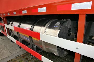 ���Ͽ��� U260�ؿ� 260���� 6X2 LNG 9.4����ʽ�ػ���(SQR5252XXYN5T2)ͼƬ